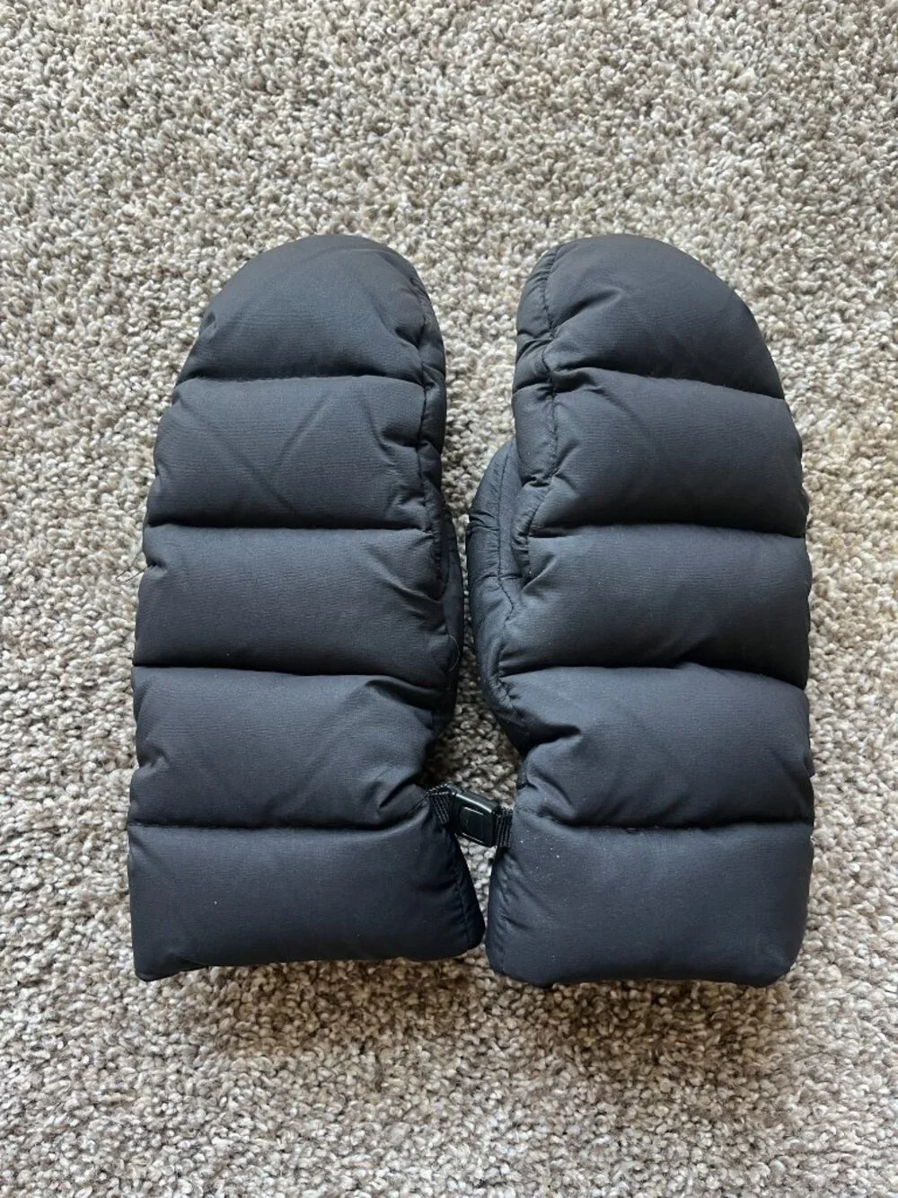 Aritzia superpuff mittens